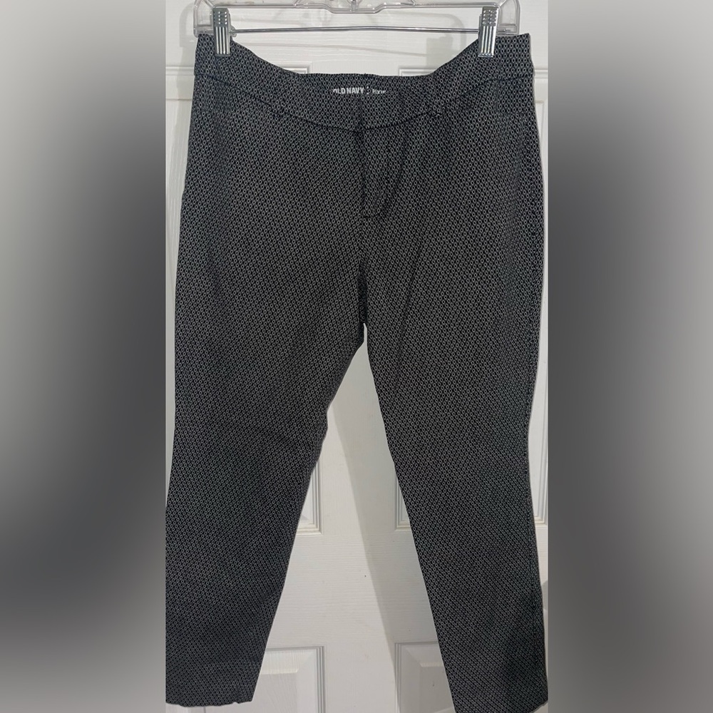 Old Navy Mid Rise Pixie Pant